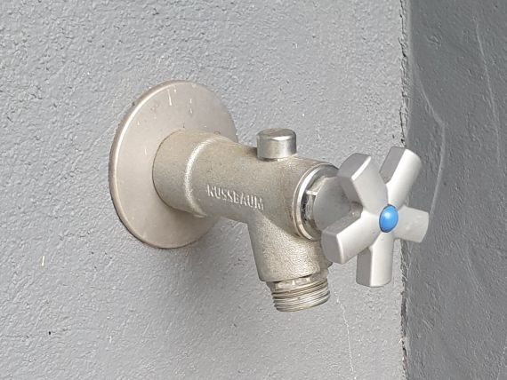 Wasserhahn- Aussen/Garten, frostsicher, Nussbaum