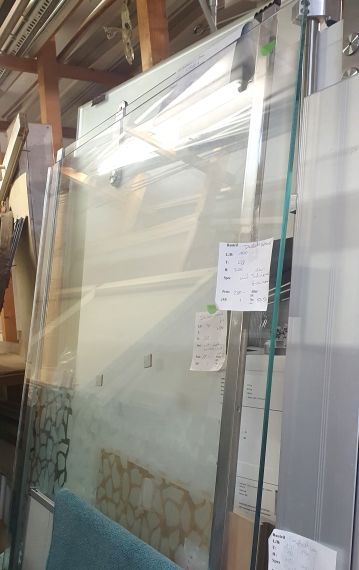 Duschwand in Echtglas, mit Aluscharnieren