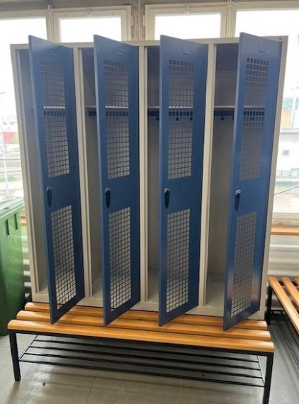Kleiderspind 4-Türig mit Bank Art. 26-000-003446