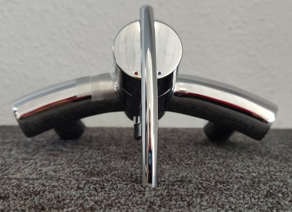 Robinet de douche demi-circulaire