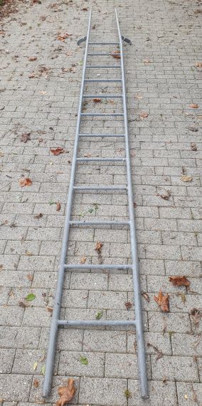 Metall-Leiter- verzinkt, aus einem Stück, Länge 360 cm