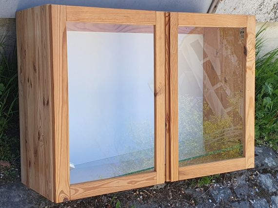 Schrank- Hängeschrank, Massivholz mit 2 Glastüren
