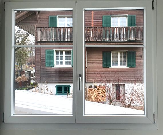 Fenster- Kunststoff, 2-flüglig mit Sprosse im oberen Drittel