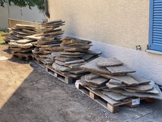 Granitplatten, nicht geschnitten, gebrochen