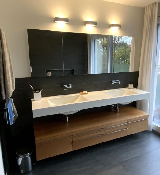 Lavabo- Doppel mit Unterbau