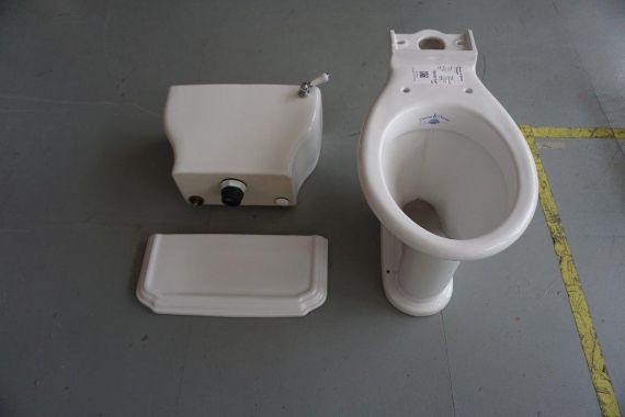 Devon & Devon Stand-WC mit Spülkasten Artikel-Nr. 26-000-005012