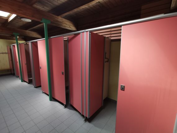 Trennwände für Garderoben, WC und Duschanlagen