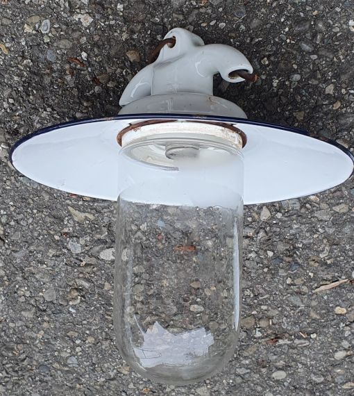 Stall-Leuchten und Stall-Lampen, Emaile, mit Glaskolben, antik