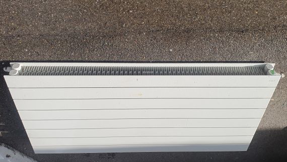Radiator- Doppel, Anschlüsse links, Entl. u Ablass : rechts