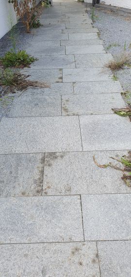 ca 8m2 geschnittene Garten Granitplatten, D: 3cm, abgebaut u auf 2 Paletten eingelagert