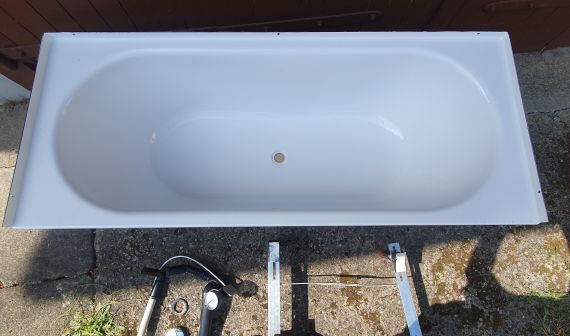 Badewanne- Eibaubadewanne, mit 3 seitiger Zarge, Stahl-Emaille, Kaldewei