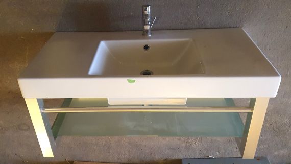 Lavabo- Catalano Zero mit Gessi Armatur und Unterbau mit Glastablar